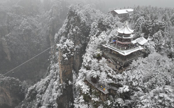 张家界银装素裹迎客来