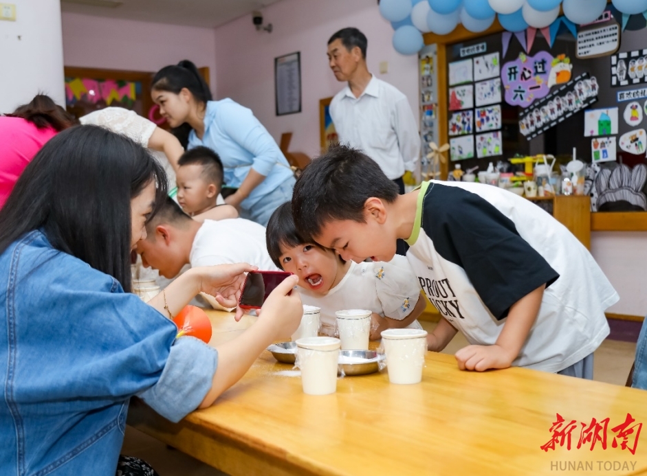 雨花區(qū)綠城幼兒園舉行親子科學(xué)游園會(huì)