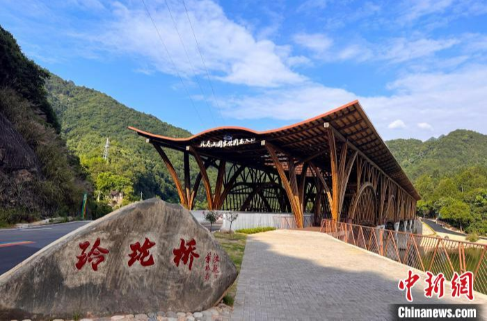 徜徉绿水青山 探秘武夷山国家公园玲珑溪谷