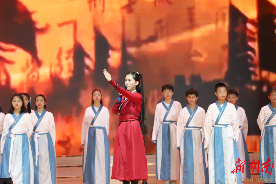 诵读引路,共赴一场文化盛宴——郴州苏仙中学举办经典