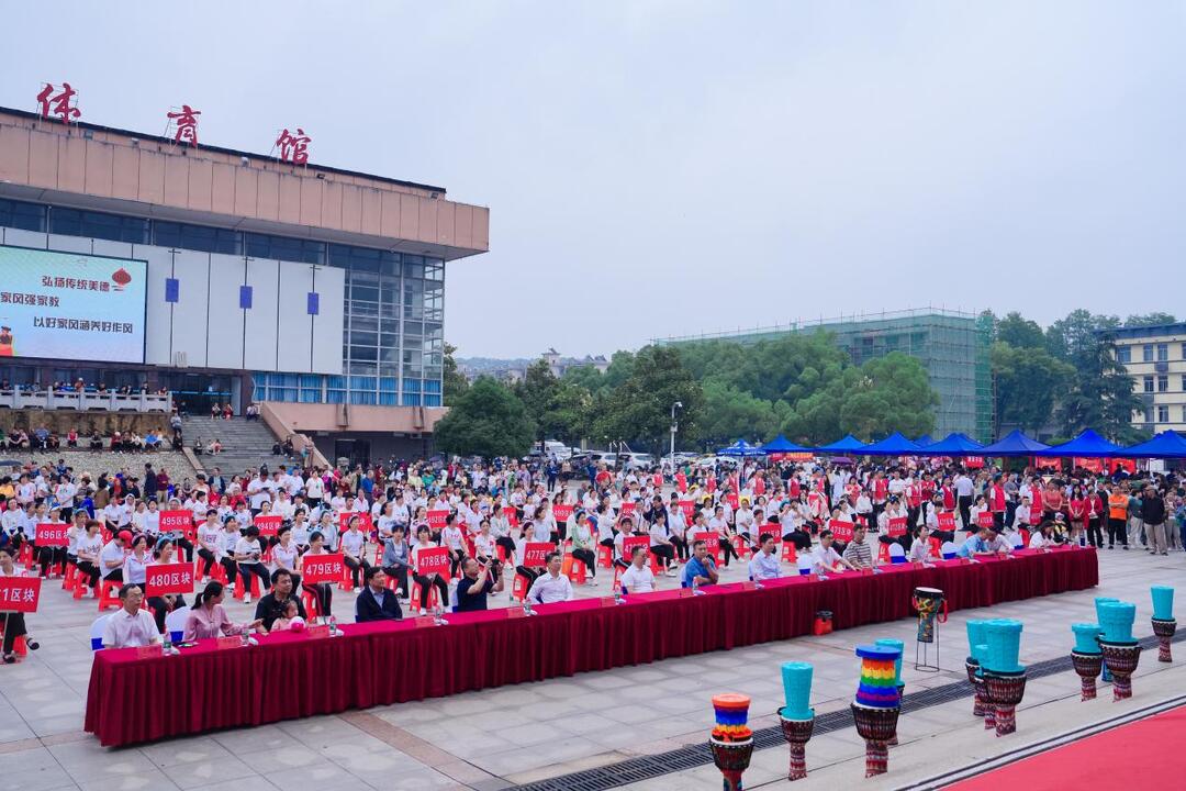 激发社区活力，湘潭雨湖区楠竹山镇举办区块趣味运动会