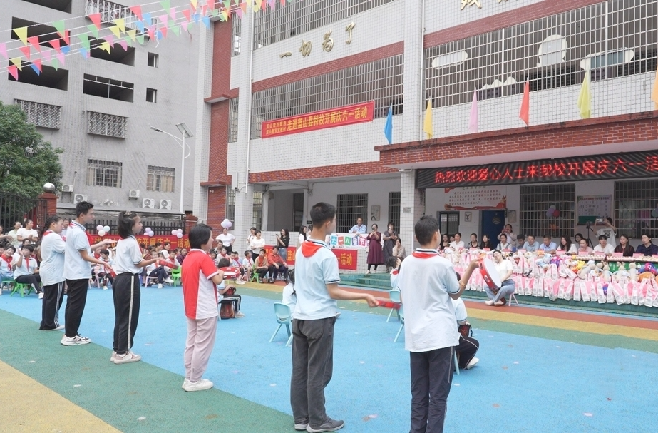 蓝山：爱心民企凝善举，殷殷关怀促成长
