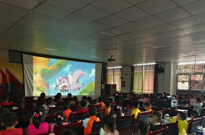湘乡市：电影送进幼儿园 ，“影”领快乐成长