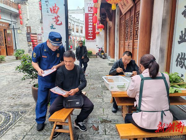 洪江區(qū)消防救援大隊(duì)巧借“世界環(huán)境日”開展端午節(jié)前消防宣傳