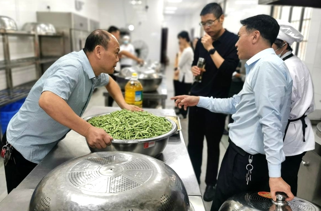 衡南县市场监管局进校督查食品安全，守护师生健康防线