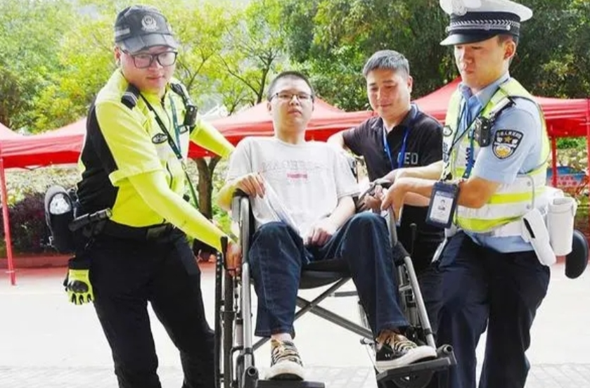 江永罕见病患者何红明走进考场为圆梦 身残不可怕，想做对社会有用的人