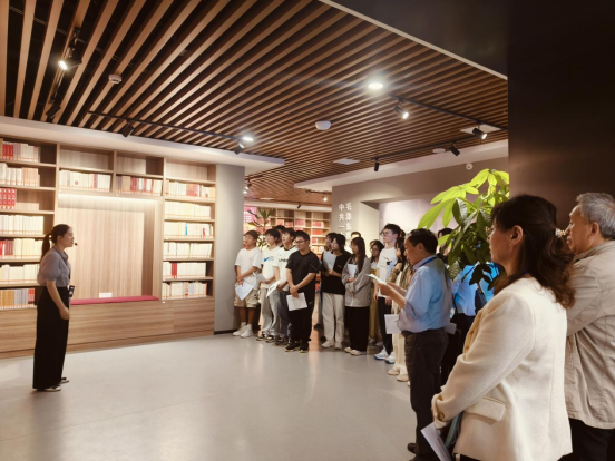 湖南省高校思政课教指委专家赴长沙民政职院听课调研