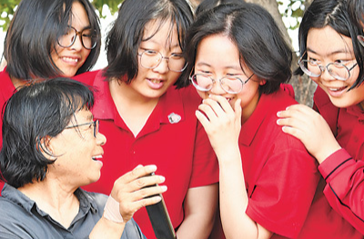 张桂梅：看着孩子们考完试，我才放心