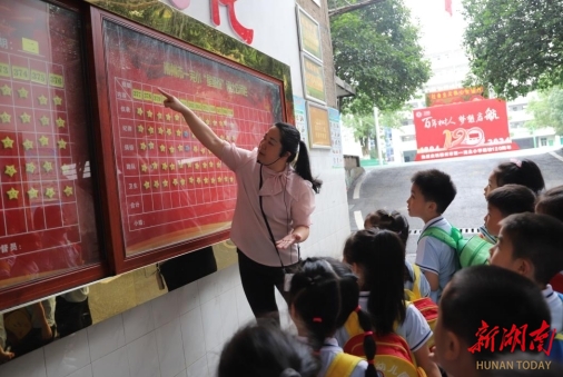 郴州市一完小攜手市直機(jī)關(guān)幼兒園開展幼小銜接活動