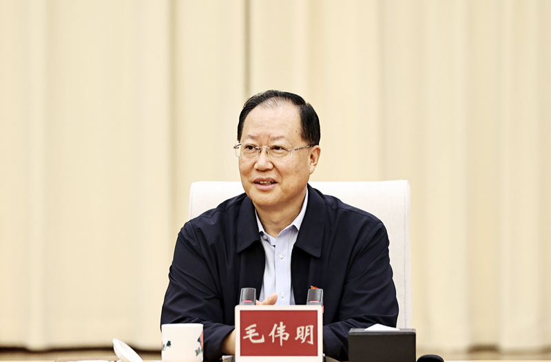 毛伟明参加基层党组织党纪学习教育座谈会