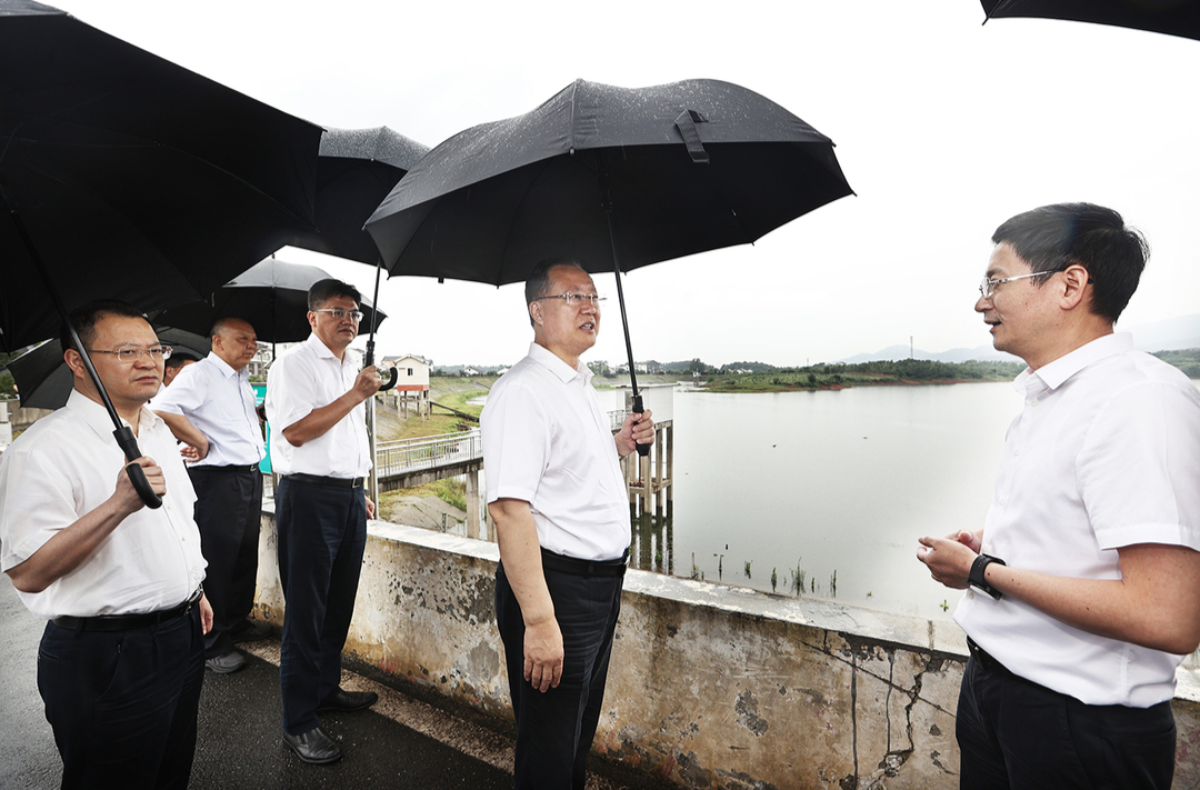 毛伟明在常德指导检查防汛抗灾工作