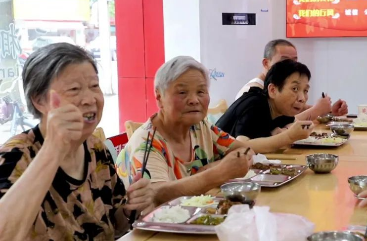 三菜一湯，最低2元！南縣長者餐廳飄出幸福味