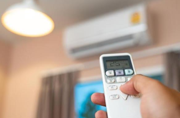 男子吹空调中毒！近期高发，医生紧急提醒：这样做很危险