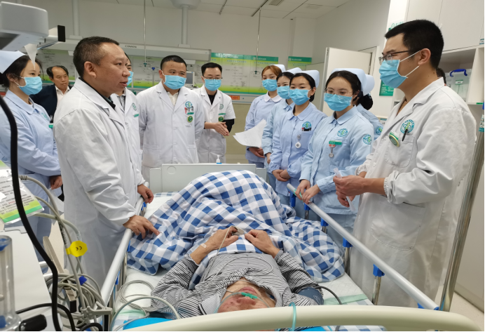 敬业奉献 守护生命前沿——记永州市蓝山县中心医院急诊科主任李世汉