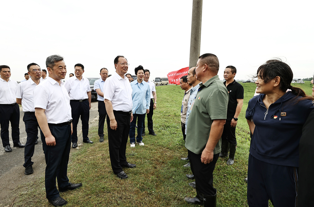 毛伟明在益阳指导检查防汛抗灾：一米一米巡 一米一米查