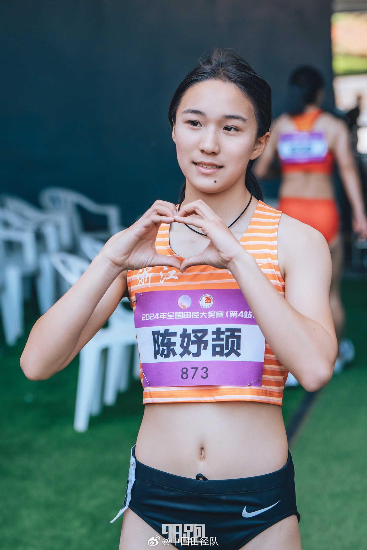 15岁最强初中生战胜偶像!天才少女百米破纪录夺金 - 益阳 - 新湖南
