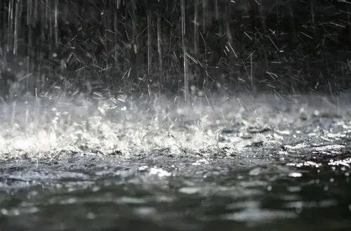 最高级别暴雨红色预警生效中 避险防御指南请收好