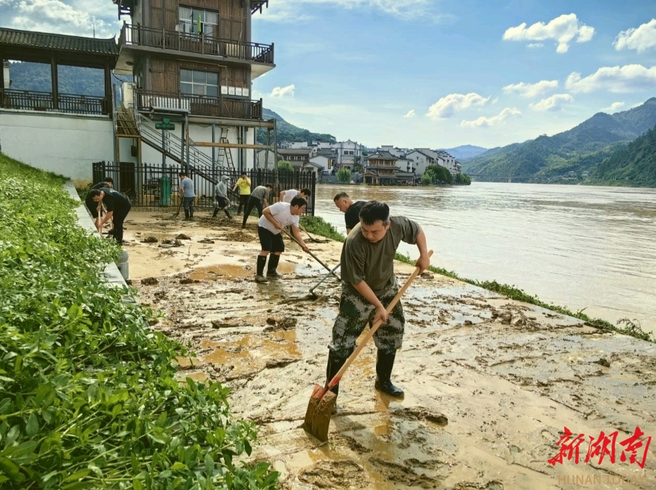 洪水退却，清淤正忙：河滨路街道及后盾单位全力打响“清淤保卫战”