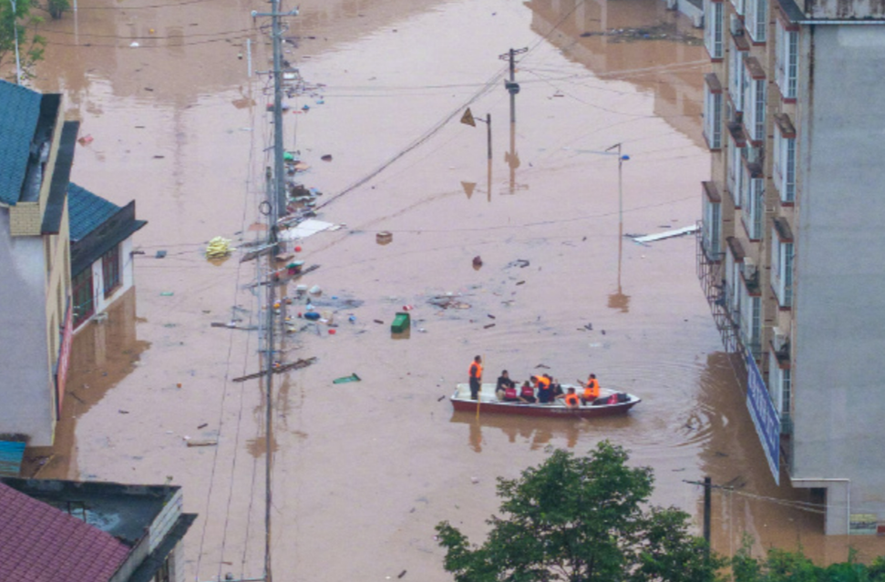 平江县遭遇自有气象记录以来持续时间最长、强度最大、雨量最多的汛情——众志成城降洪魔