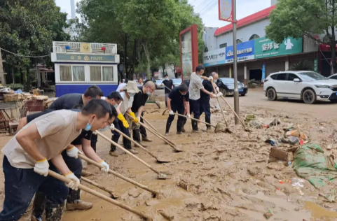 中建五局馳援平江縣，助力清淤除障