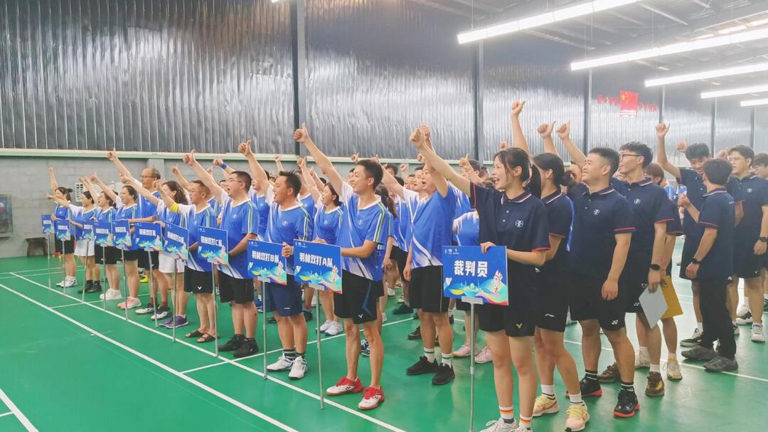 77队154名羽毛球爱好者 以球会友 “羽”动湘西