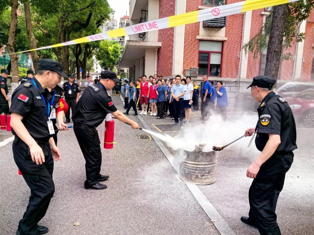 湘府社區(qū)聯(lián)合轄區(qū)單位開展防火模擬實(shí)戰(zhàn)演練