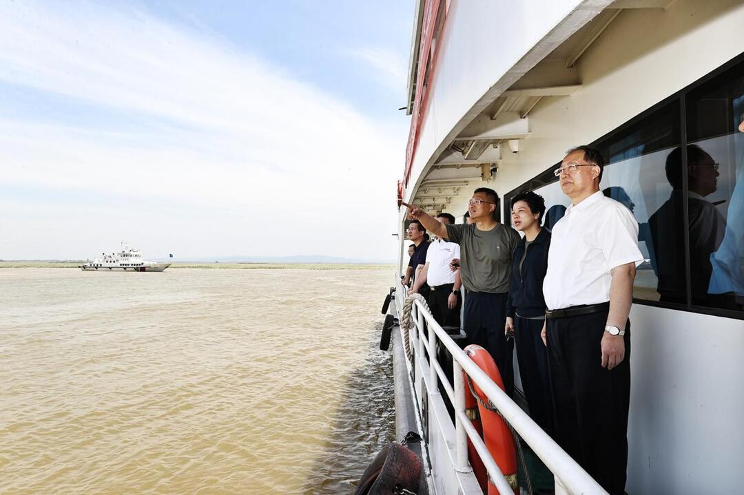 毛伟明继续在华容指挥抢险救援：争分夺秒抢封堵进度 未雨绸缪行万全之策