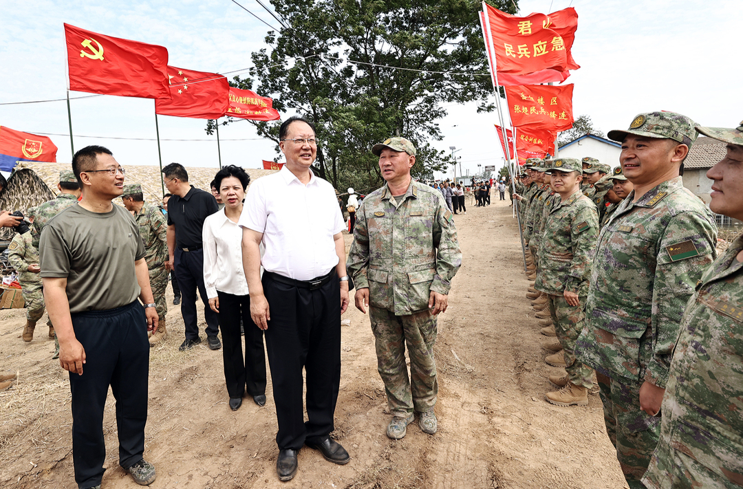 毛伟明慰问一线抢险人员：再接再厉战斗到底 不获全胜决不收兵