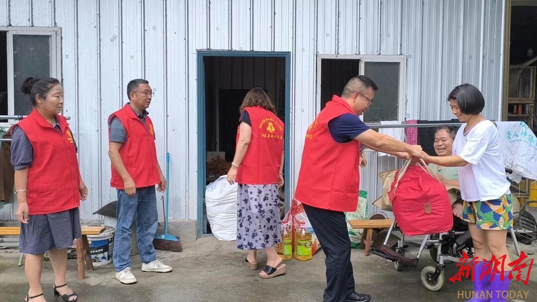 溆浦暴雨，湖南农担第一时间为受灾群众送去慰问物资