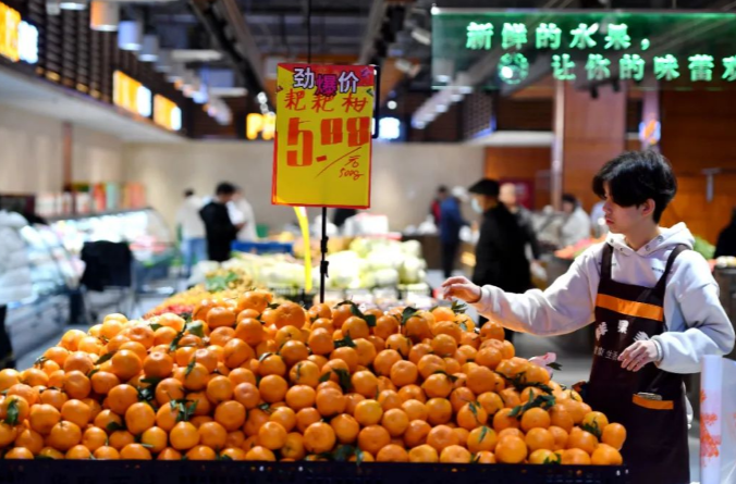 西瓜、荔枝、蓝莓、樱桃等国产水果近期纷纷降价——今年国内市场水果为啥便宜？