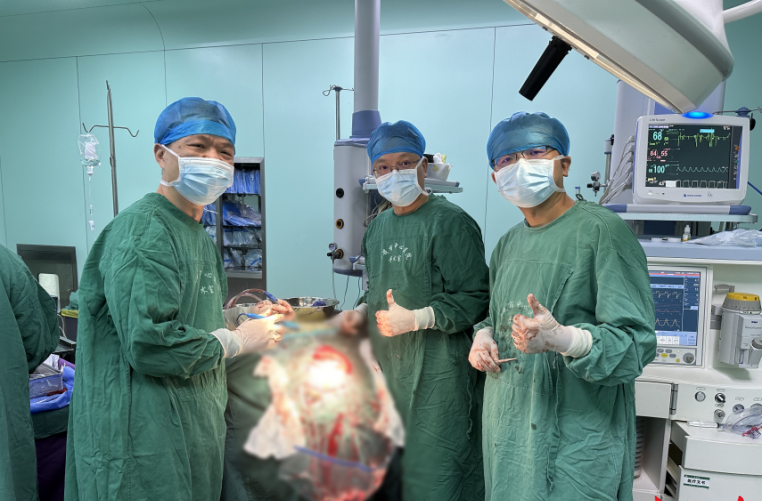 娄底市中心医院开展全市首例新材料颅骨修补术