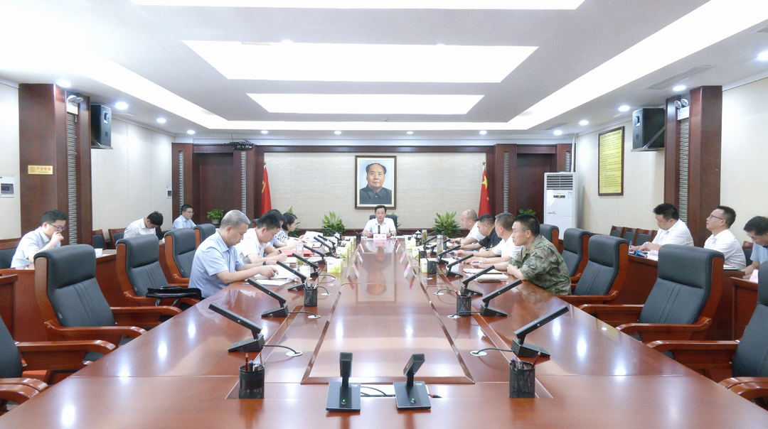 唐成主持区委理论学习中心组2024年第九次集体学习暨党纪学习教育第四次专题学习研讨
