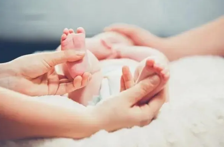 健康视点｜减轻育龄家庭生娃养娃负担！