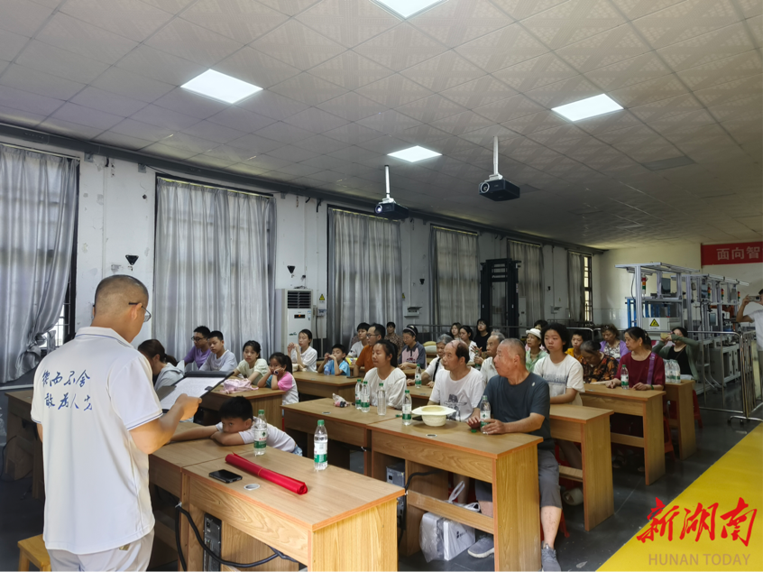 湖南工程学院应用技术学院面向社区开展科普教育