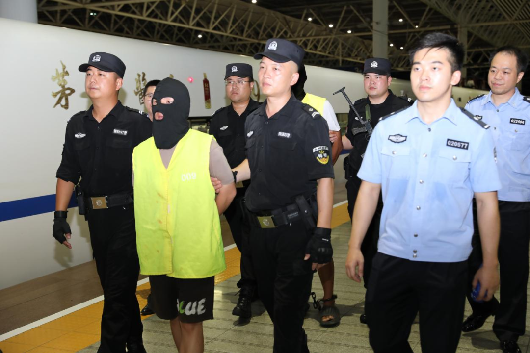 衡阳公安捣毁一个利用网络实施敲诈的恶势力犯罪团伙