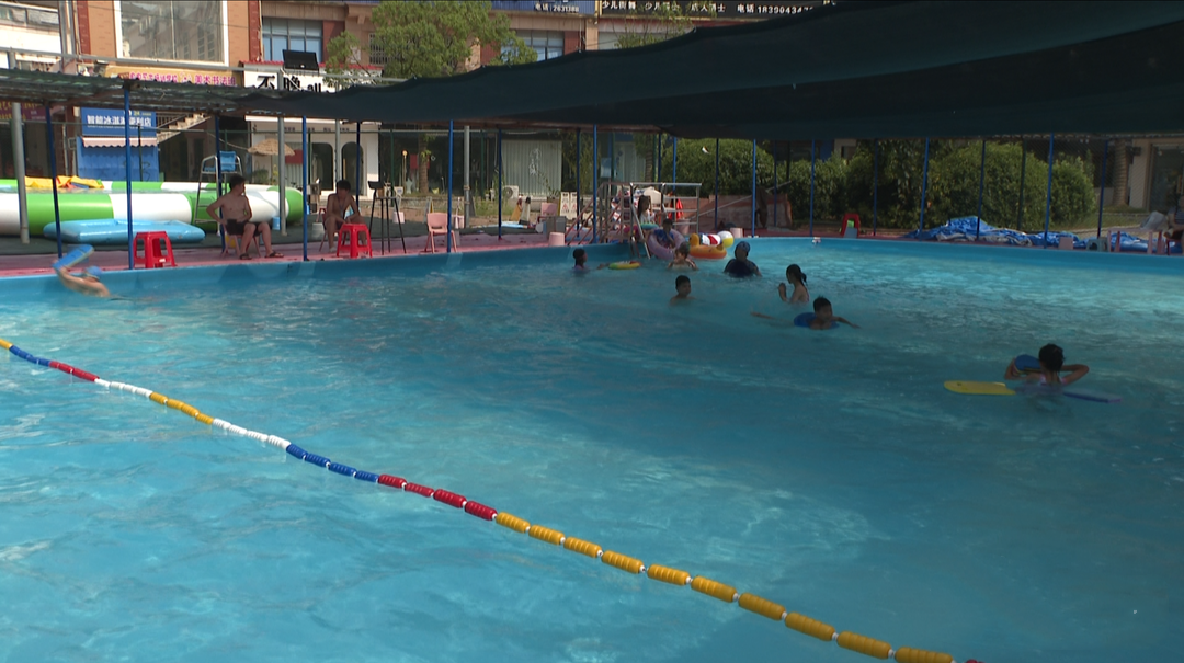 沅江：开展泳池水质检测，为市民提供舒适安全的游泳环境