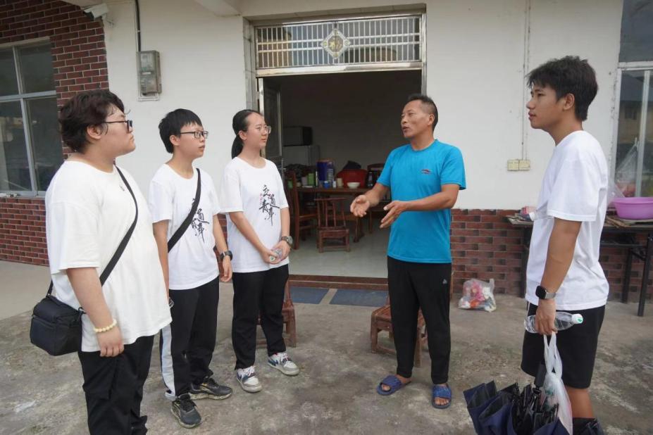长理“蜂巢”团队在桑植县青龙村开展社会实践