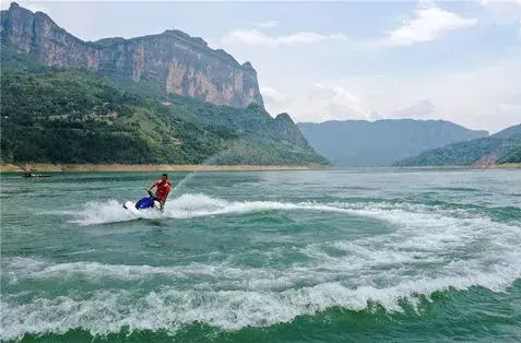 水上运动成暑期消费市场“新宠”