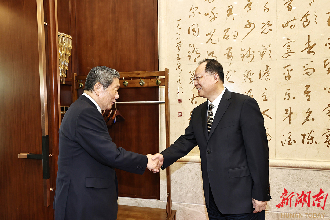 毛伟明会见日本自民党总务会长