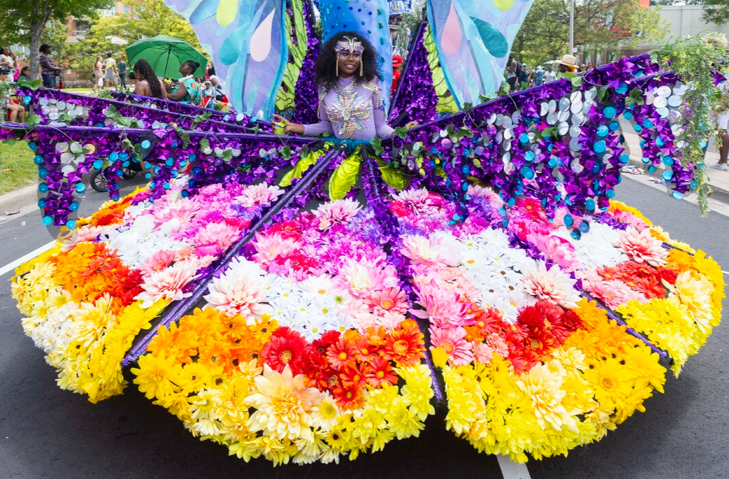 多伦多举办加勒比狂欢节青少年游行
