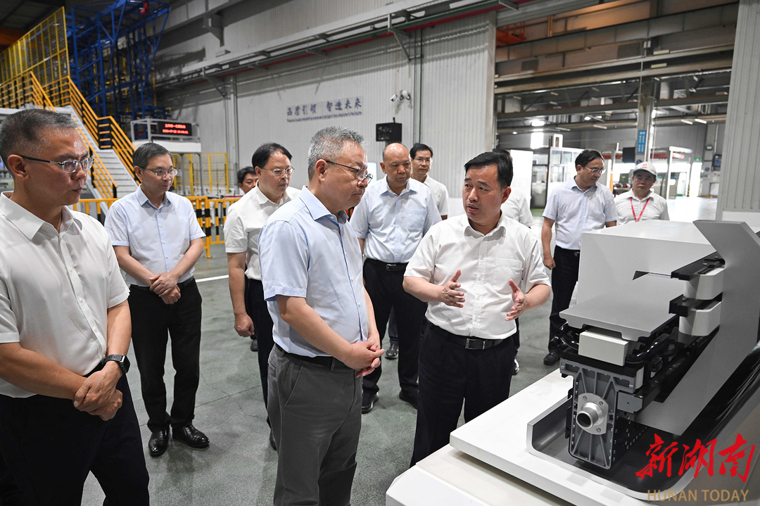 7月22日，沈晓明在中车株洲电机有限公司调研。