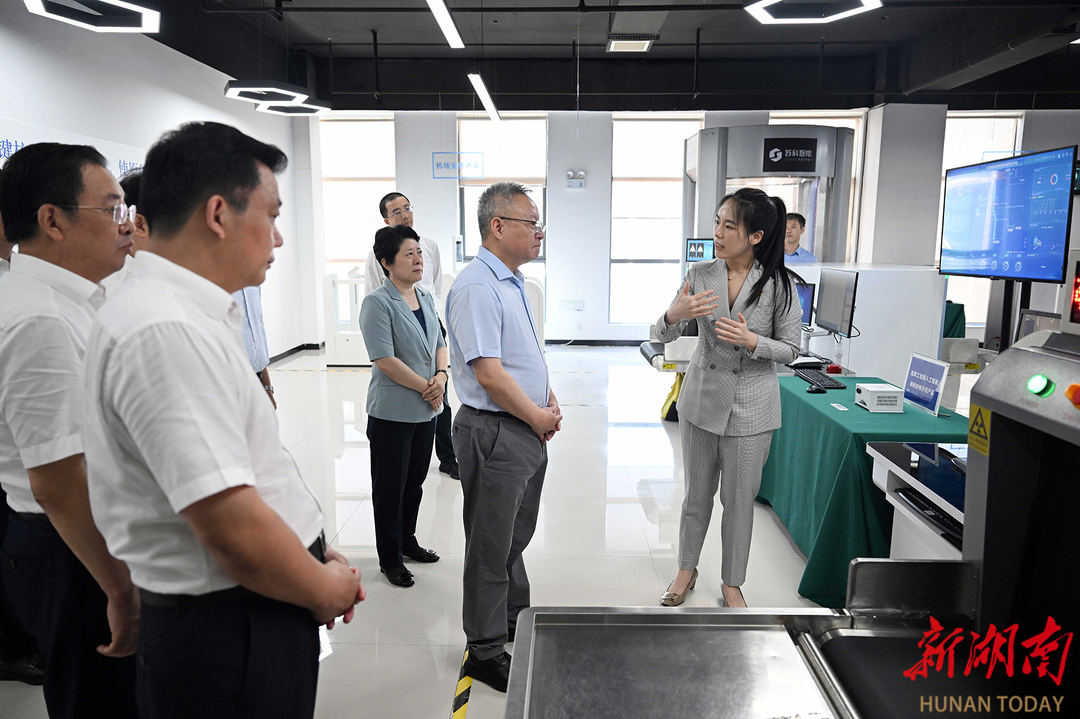 7月22日，沈晓明来到湖南苏科智能科技有限公司调研。
