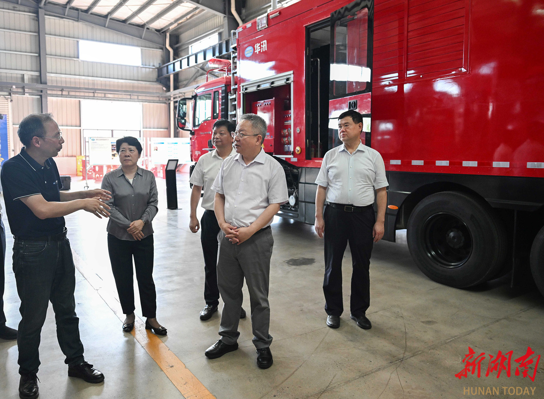 7月23日，沈晓明在湖南华汛应急装备有限公司调研。