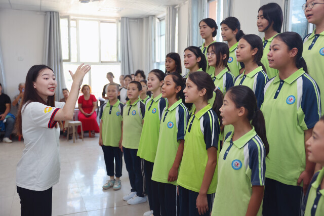 音乐、书法、朗诵、扎染......湖南有支志愿支教服务队，连续3年赴吐鲁番开课