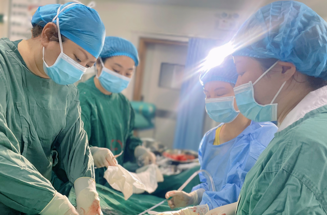 10分钟紧急剖宫产！湖南医药学院总医院为母婴安全保驾护航