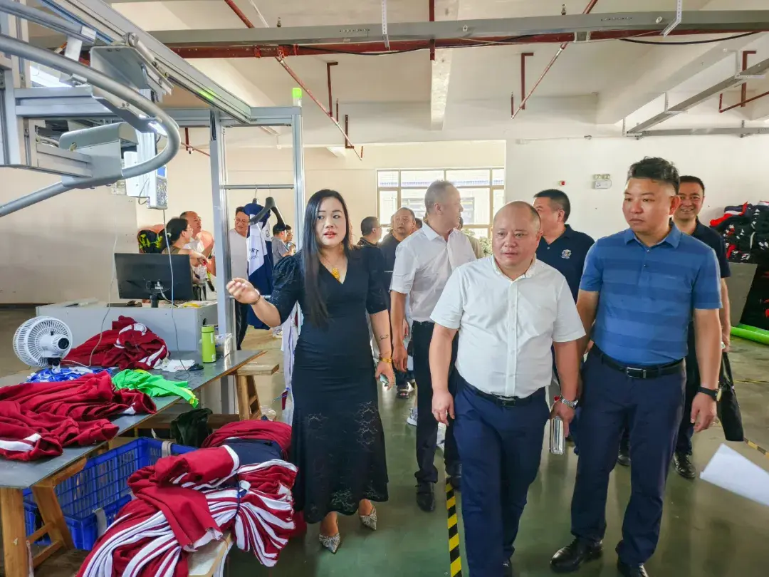 洞口县教育系统积极参与“企业家日”活动共促校服管理与服装产业协同发展