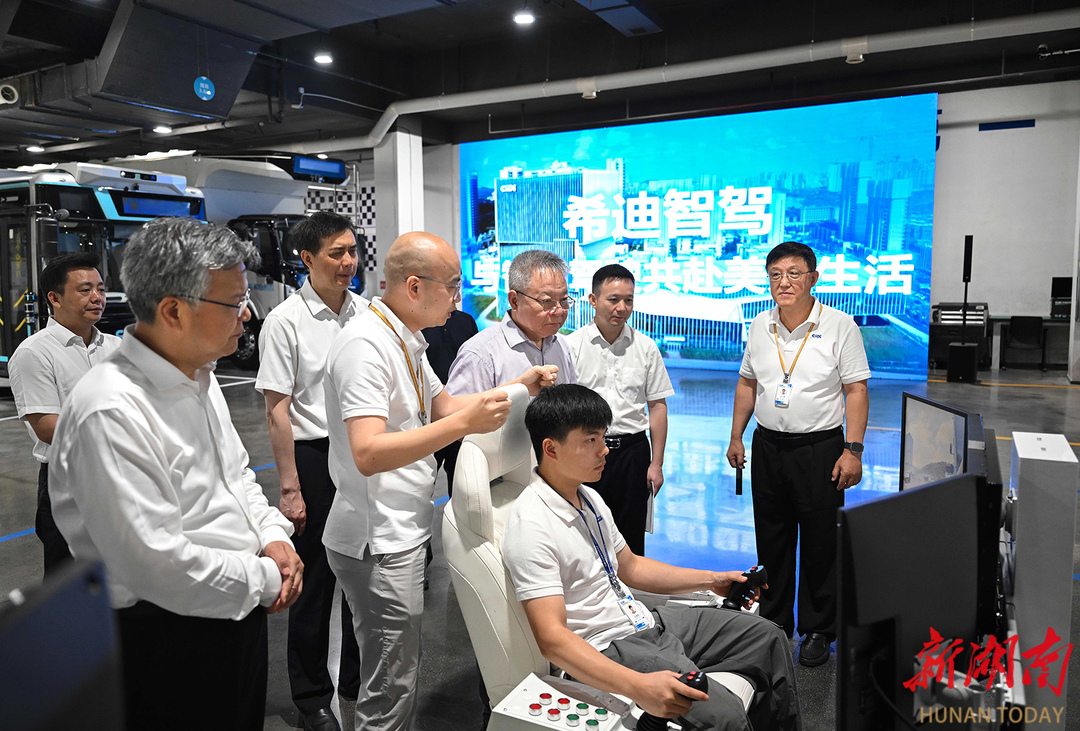 7月26日，沈晓明在希迪智驾（湖南）股份有限公司调研。