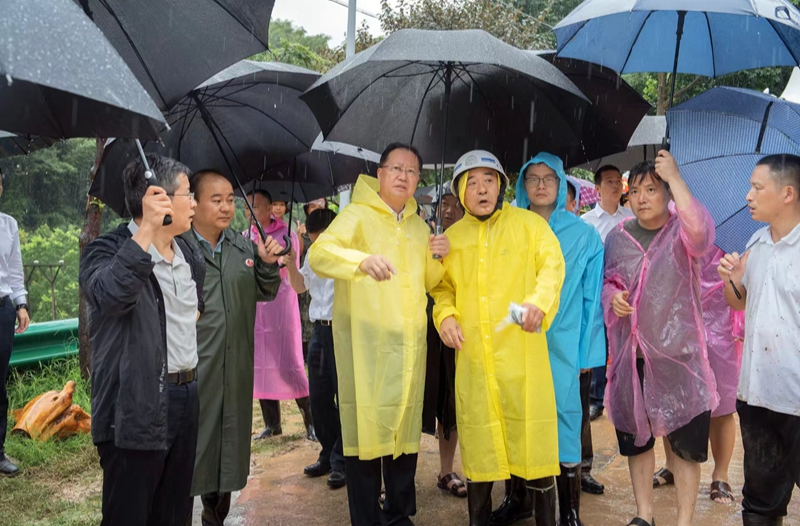 毛伟明紧急赶赴南岳山体滑坡事故现场指导救援