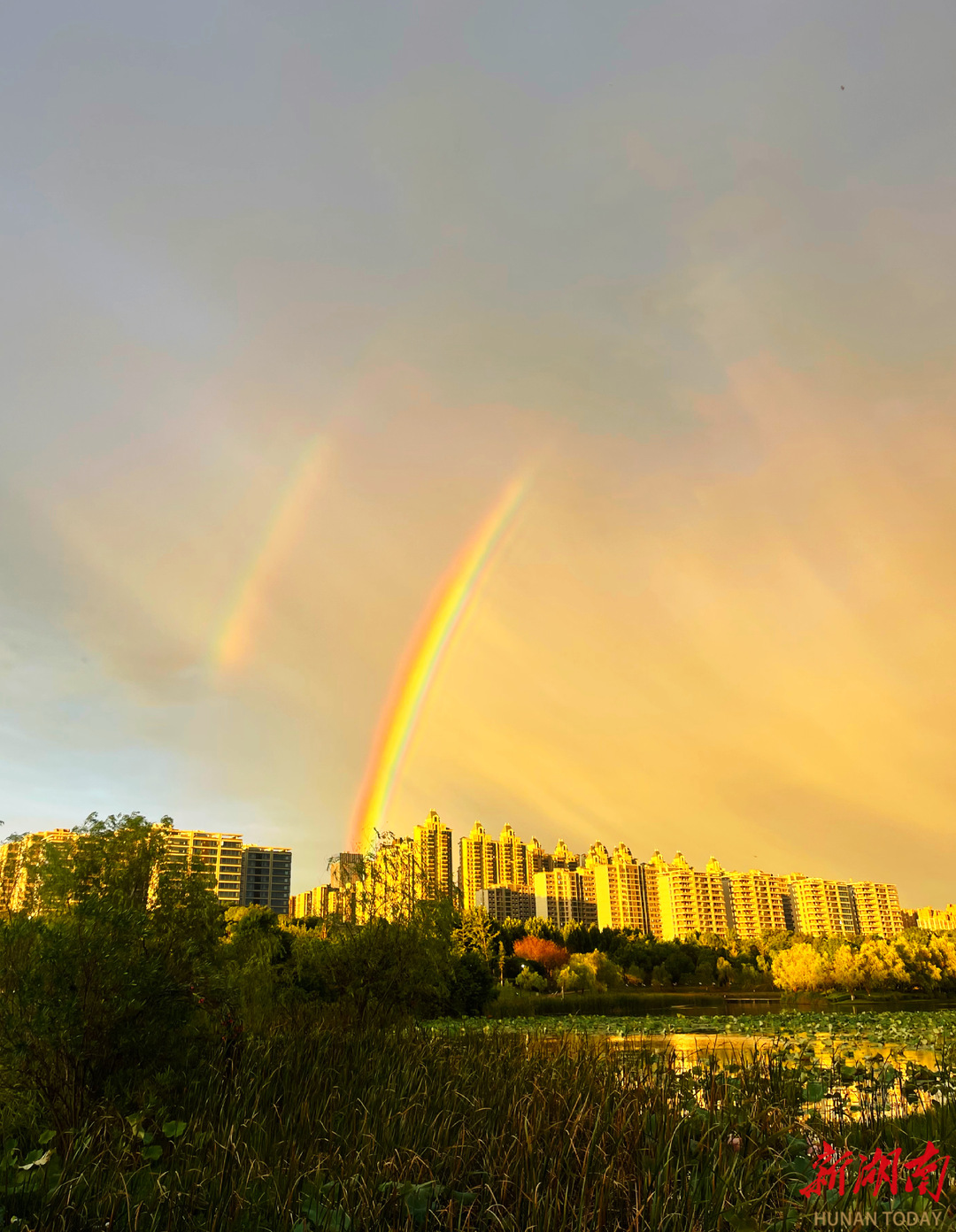 长沙雨后出现双彩虹！