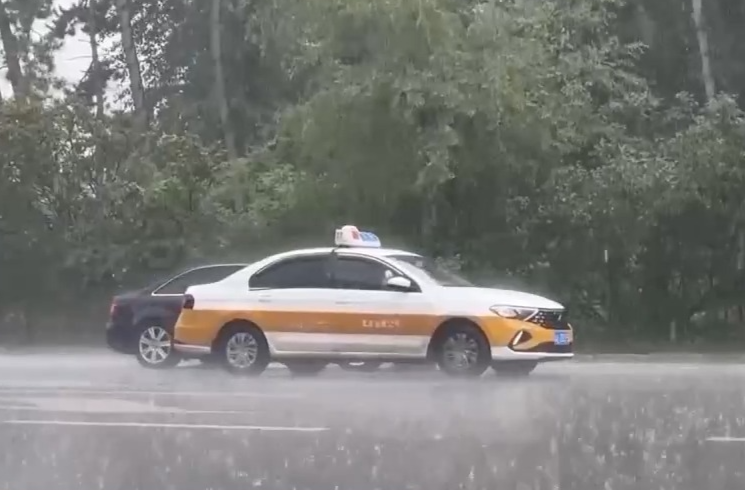 南北方持续强降雨气象成因是什么 还要下多久？
